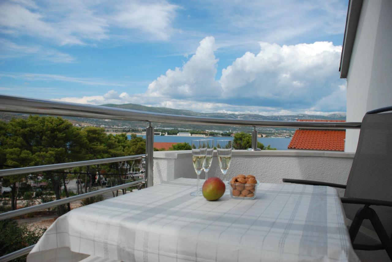 Apartments Antonella Трогир Екстериор снимка