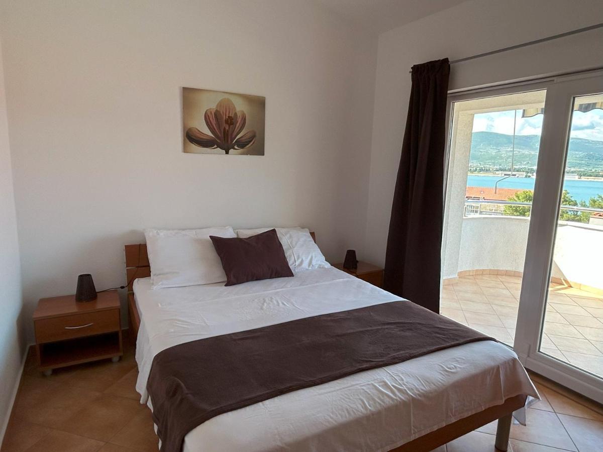 Apartments Antonella Трогир Екстериор снимка