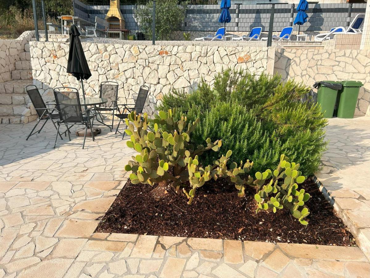 Apartments Antonella Трогир Екстериор снимка