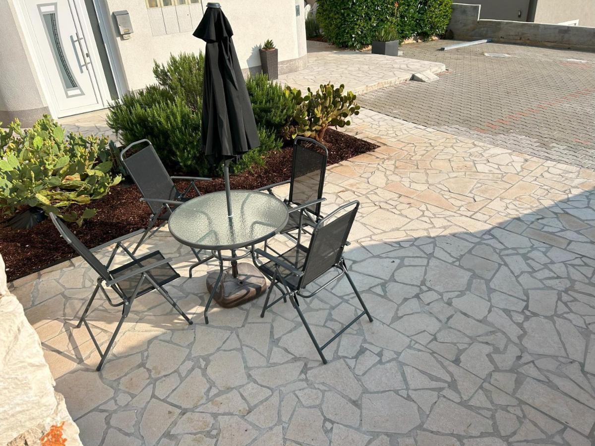 Apartments Antonella Трогир Екстериор снимка