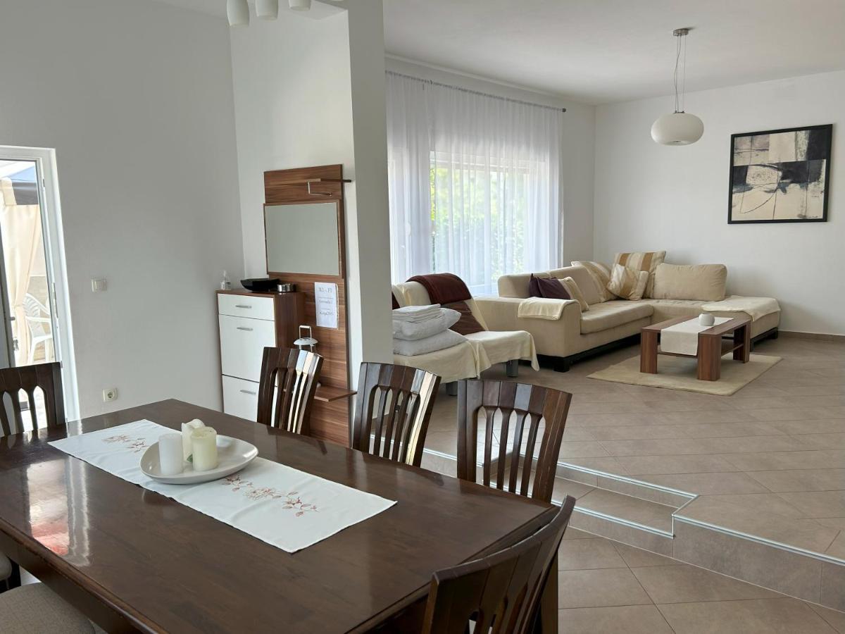 Apartments Antonella Трогир Екстериор снимка