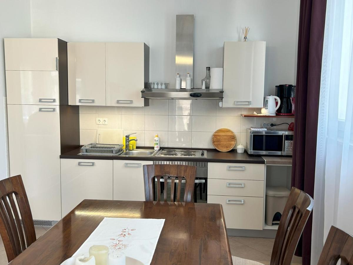 Apartments Antonella Трогир Екстериор снимка
