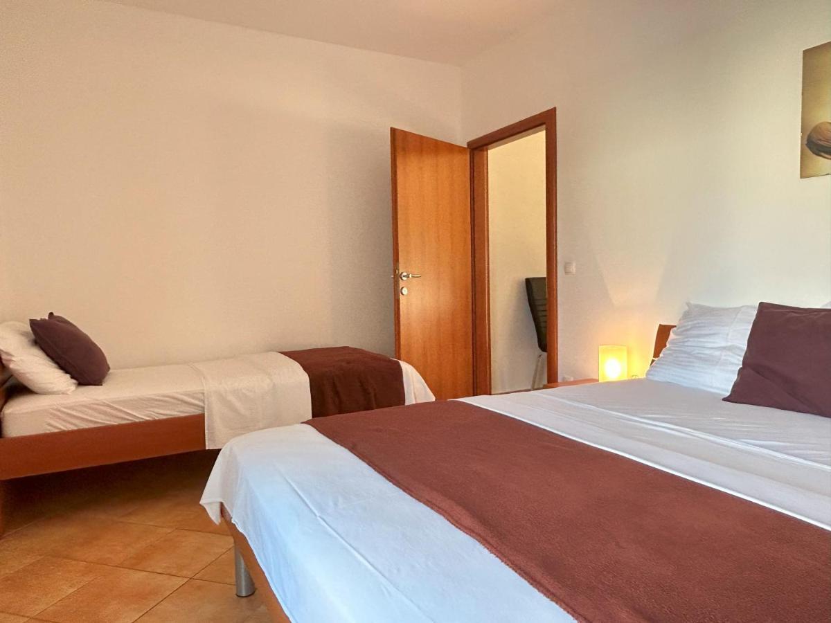Apartments Antonella Трогир Екстериор снимка
