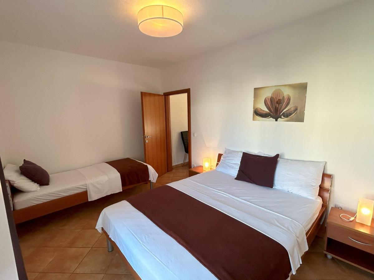 Apartments Antonella Трогир Екстериор снимка