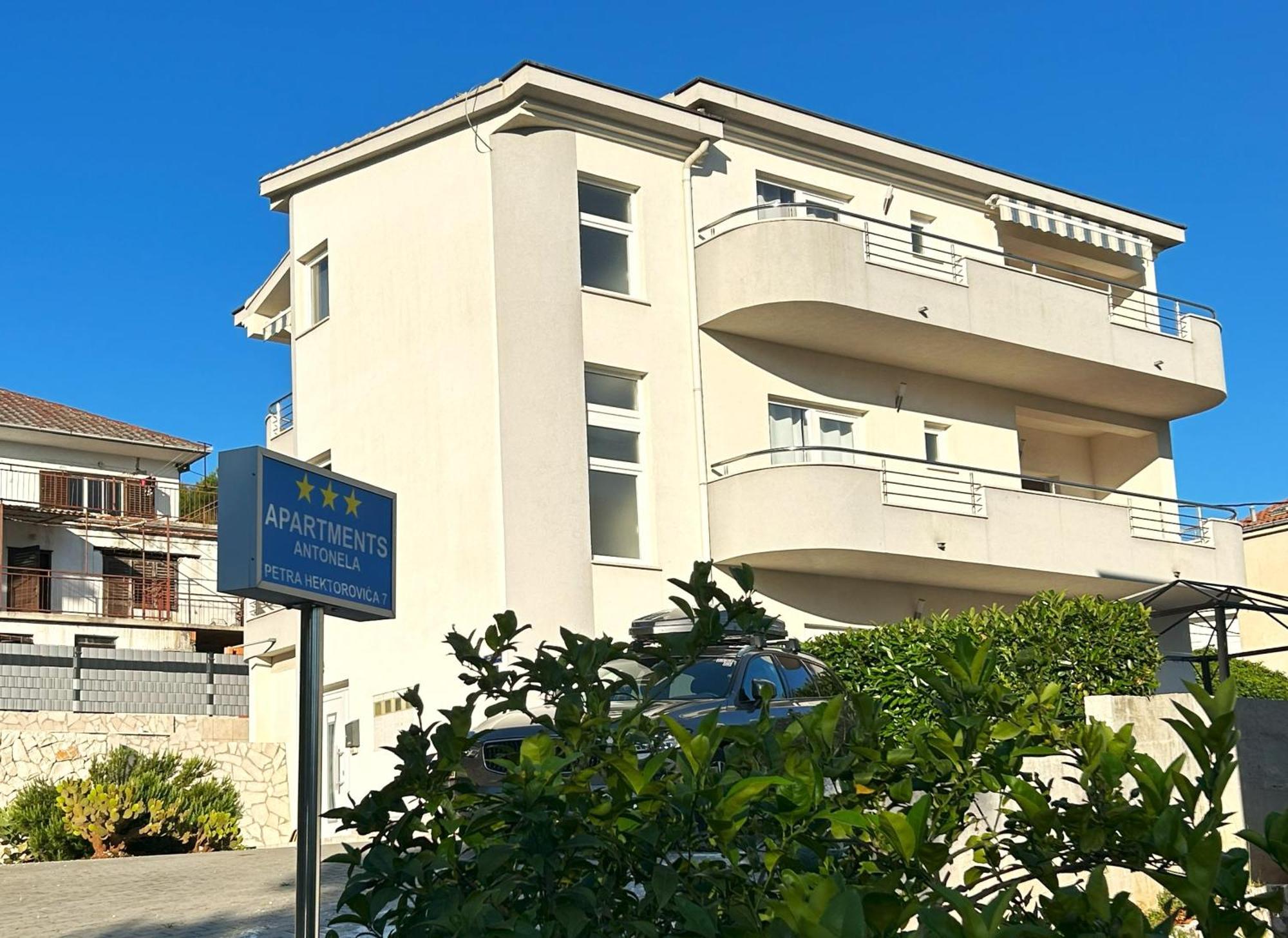 Apartments Antonella Трогир Екстериор снимка
