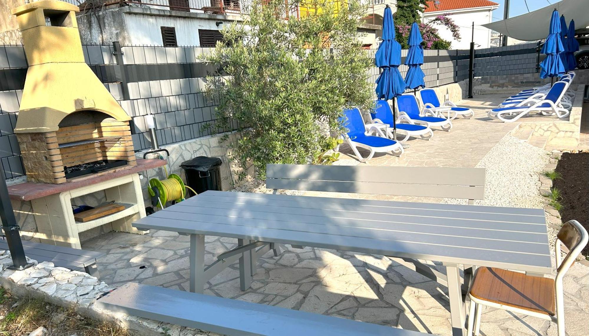 Apartments Antonella Трогир Екстериор снимка
